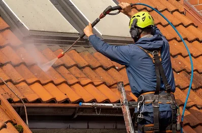 Démoussage et hydrofuge de toiture à Mens
